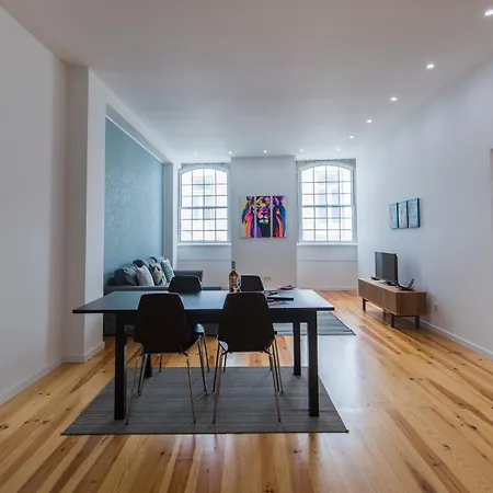 100 A - Central Lisbon Flat By Pink St.