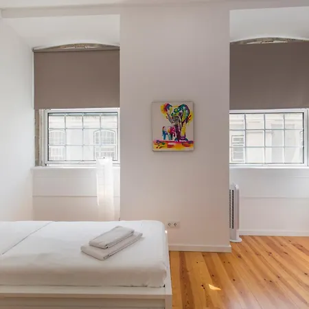 100 A - Central Lisbon Flat By Pink St.