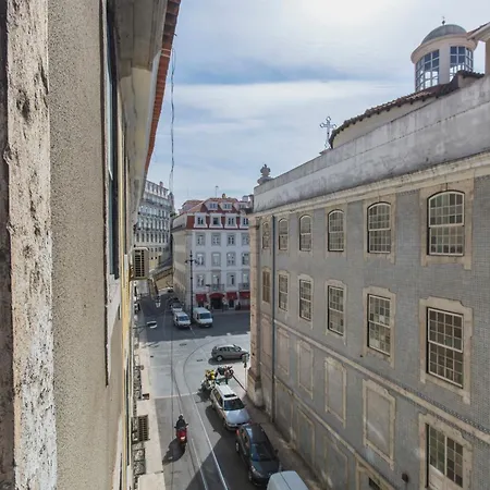 100 A - Central Lisbon Flat By Pink St.