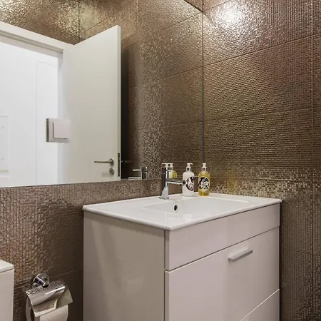 100 A - Central Lisbon Flat By Pink St. リスボン