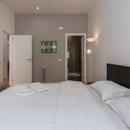 Apartment Flat By Pink St