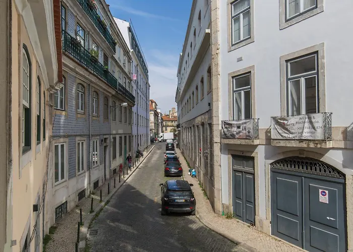 100 A - Flat By Pink St * Lisboa