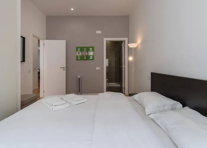 Apartment Flat By Pink St