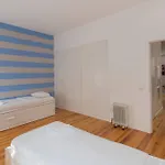 Appartement Flat By Pink St Lissabon