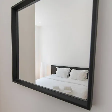 100 A - Central Lisbon Flat By Pink St.